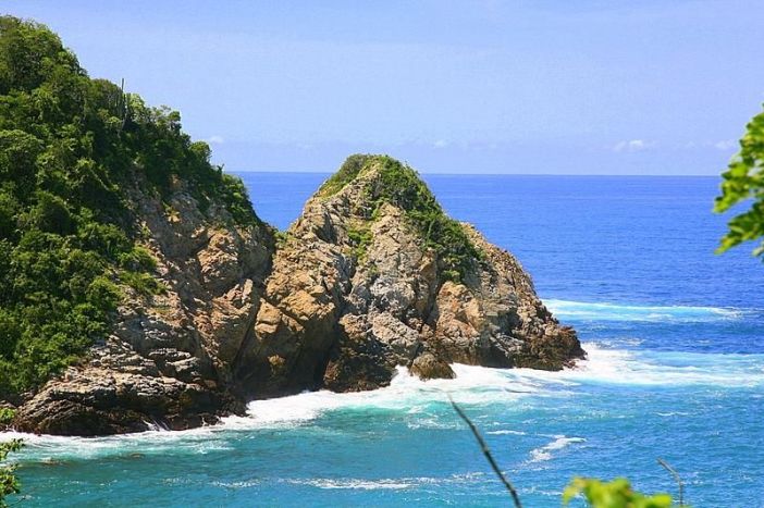Huatulco_coastline